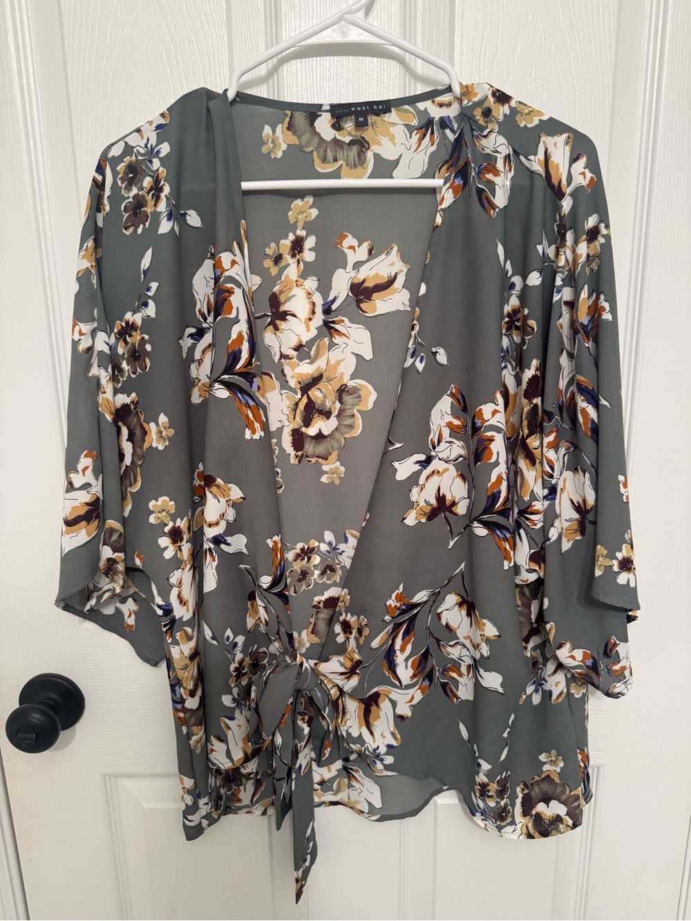 West Kei Gray Floral Tie-Front Kimono Top